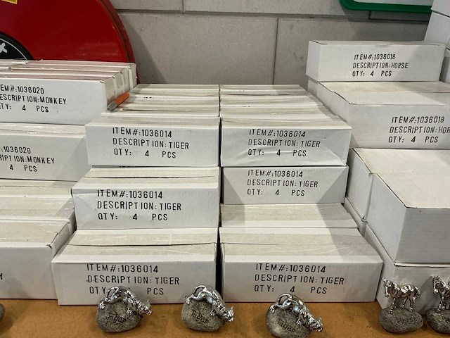 Partij diverse dieren beeldjes op steen (1344x) - afbeelding 14 van  18