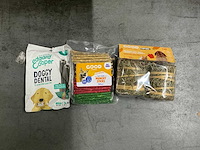 Partij diverse dieren voeding (13x) - afbeelding 1 van  5