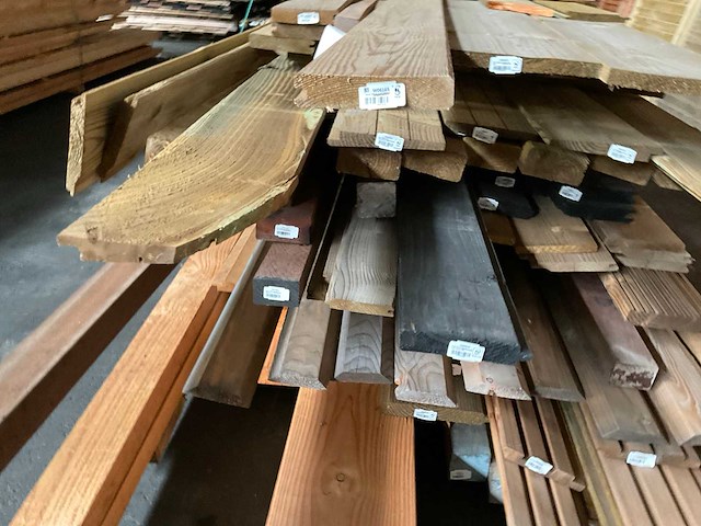 Partij diverse douglas geïmpregneerde planken lengte 300-600 cm - afbeelding 6 van  14