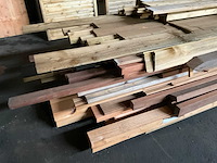 Partij diverse douglas geïmpregneerde planken lengte 300-600 cm - afbeelding 10 van  14