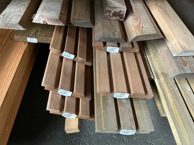 Partij diverse douglas geïmpregneerde planken lengte 300-600 cm - afbeelding 3 van  9