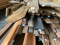 Partij diverse douglas geïmpregneerde planken lengte 300-600 cm - afbeelding 6 van  12