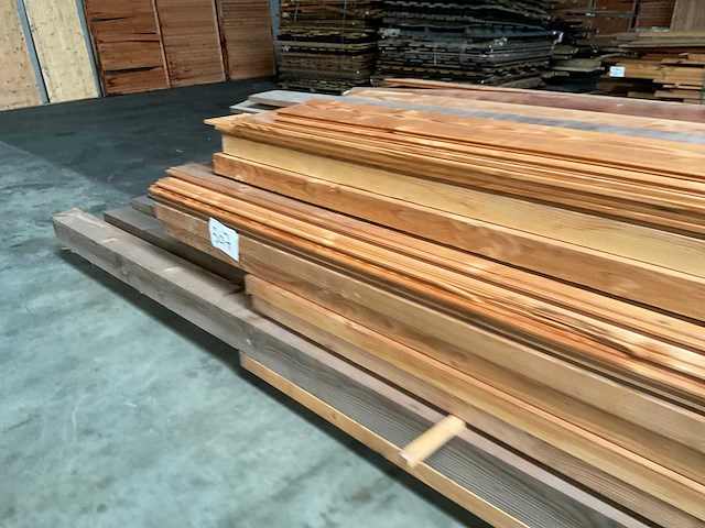 Partij diverse douglas planken lengte 500-700 cm - afbeelding 9 van  14