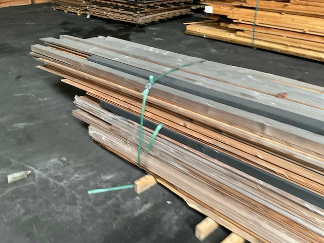 Partij diverse douglas redcedar planken lengte 250-400 cm. - afbeelding 5 van  11