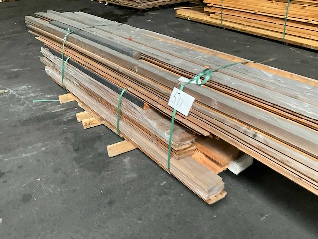 Partij diverse douglas redcedar planken lengte 250-400 cm. - afbeelding 4 van  11