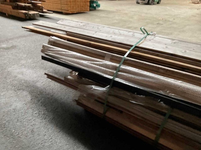 Partij diverse douglas redcedar planken lengte 250-400 cm. - afbeelding 8 van  8