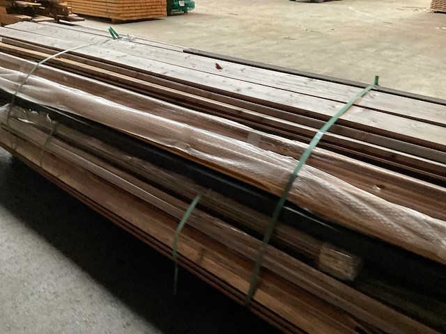 Partij diverse douglas redcedar planken lengte 250-400 cm. - afbeelding 6 van  7