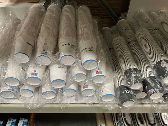 Partij diverse drinkbekers/draagtrays - afbeelding 2 van  13