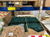 Partij diverse elastieken/gartnerbast/nietjes/etc (118x) - afbeelding 10 van  12