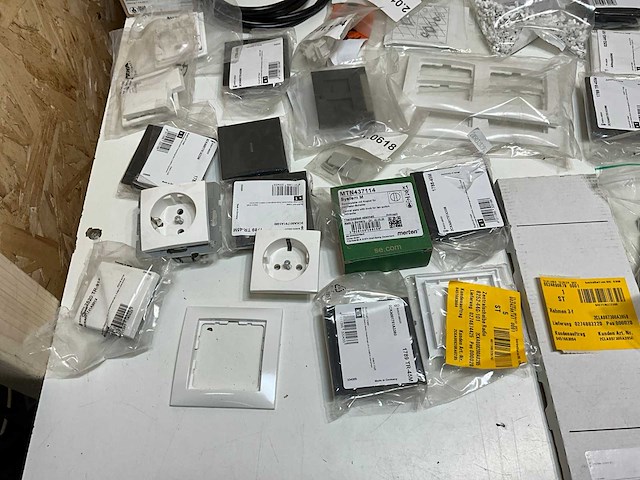 Partij diverse elektratoebehoren - afbeelding 8 van  11