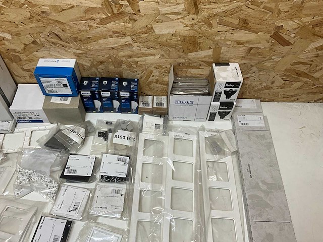 Partij diverse elektratoebehoren - afbeelding 2 van  11