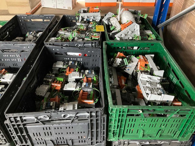 Partij diverse elektrische componenten - afbeelding 1 van  1