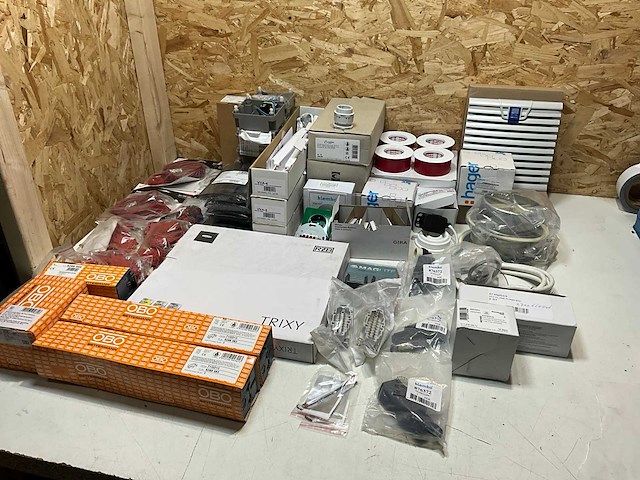 Partij diverse elektromaterialen - afbeelding 8 van  27