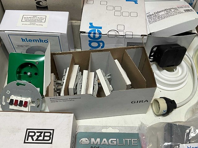 Partij diverse elektromaterialen - afbeelding 11 van  27