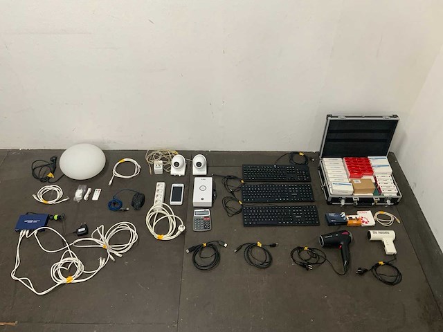 Partij diverse elektronica - afbeelding 1 van  14