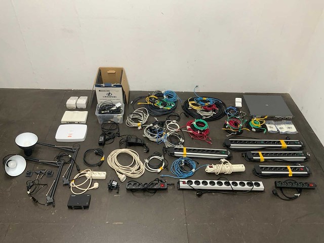 Partij diverse elektronica - afbeelding 1 van  19