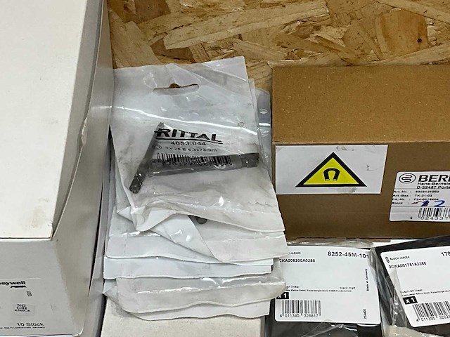 Partij diverse elektrotoebehoren - afbeelding 19 van  19