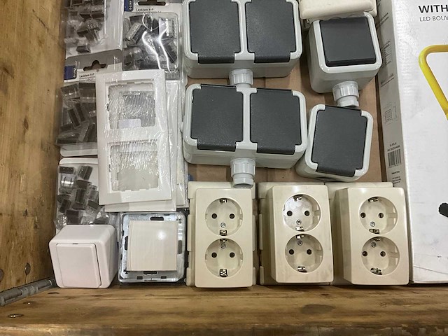 Partij diverse elektrtoebehoren - afbeelding 8 van  9