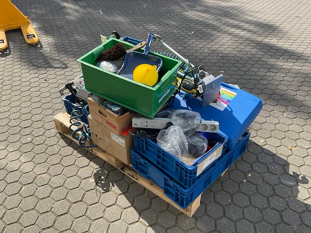 Partij diverse en machineonderdelen - afbeelding 4 van  10