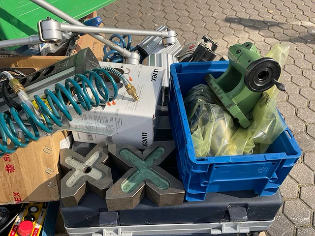 Partij diverse en machineonderdelen - afbeelding 2 van  10