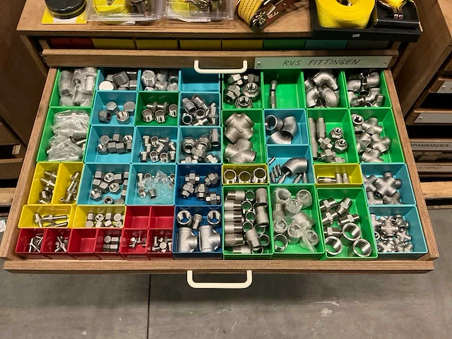 Partij diverse fittingen - afbeelding 1 van  13