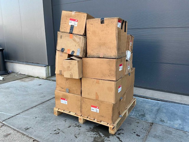 Partij diverse fleetguard filters - afbeelding 1 van  8