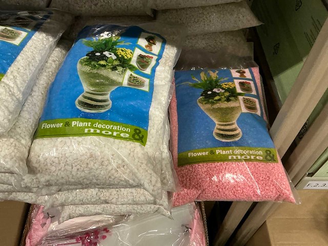 Partij diverse flower make-up / grains (67x) - afbeelding 1 van  7