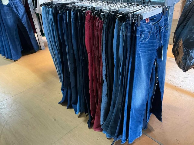 Partij diverse g-star dames broeken (58x) - afbeelding 1 van  9