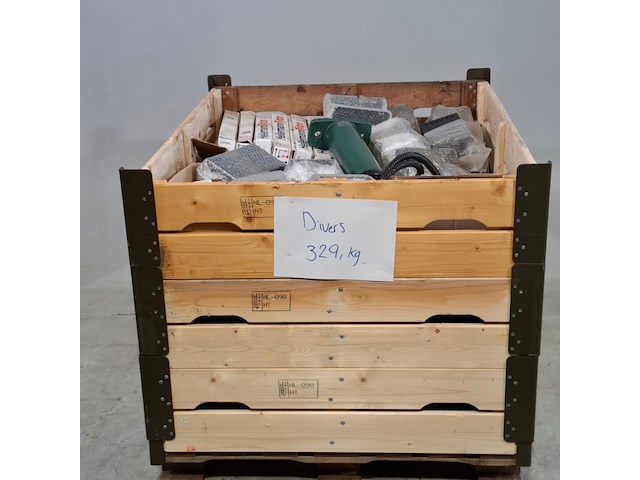 Partij diverse garage inventaris en onderdelen - afbeelding 1 van  9