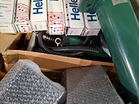 Partij diverse garage inventaris en onderdelen - afbeelding 7 van  9