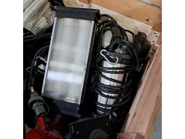 Partij diverse garage inventaris, o.a 3m, o.a accuspray 16587 - afbeelding 3 van  14