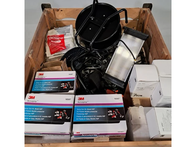 Partij diverse garage inventaris, o.a 3m, o.a accuspray 16587 - afbeelding 7 van  14