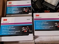 Partij diverse garage inventaris, o.a 3m, o.a accuspray 16587 - afbeelding 10 van  14