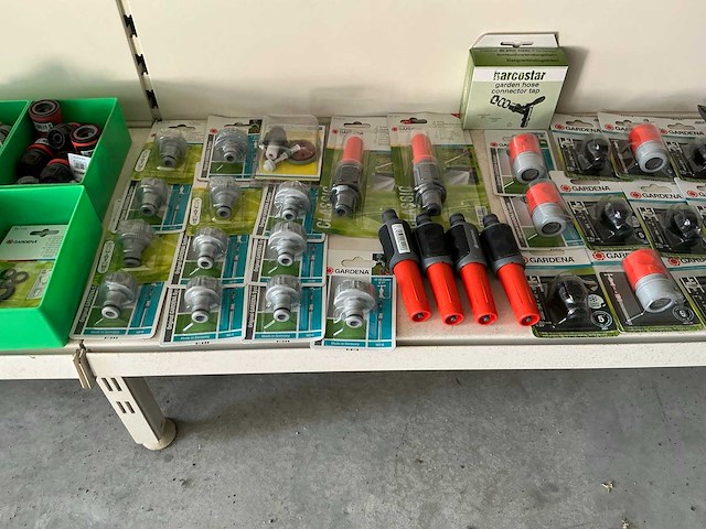 Partij diverse gardena/gloria/etc tuin benodigdheden (231x) - afbeelding 19 van  20