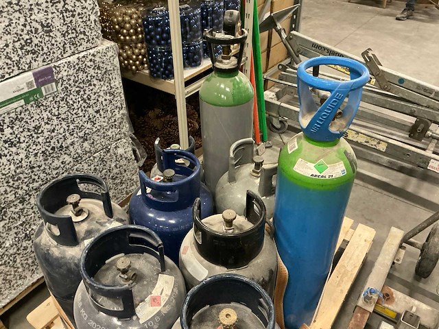 Partij diverse gasflessen (9x) - afbeelding 3 van  3