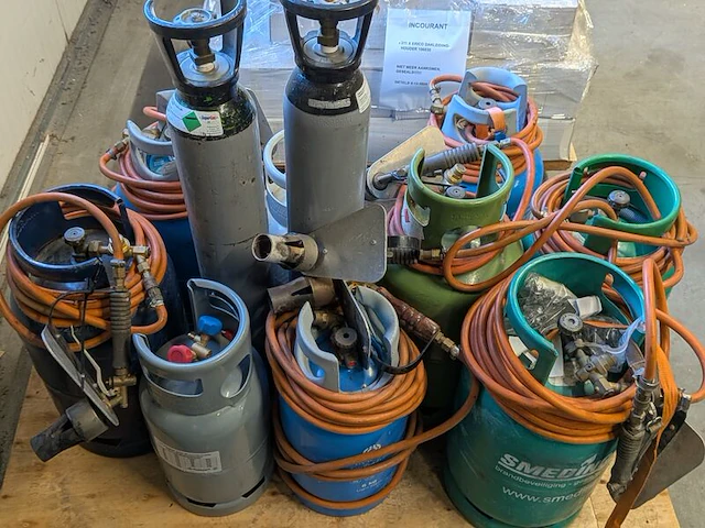 Partij diverse gasflessen - afbeelding 3 van  4