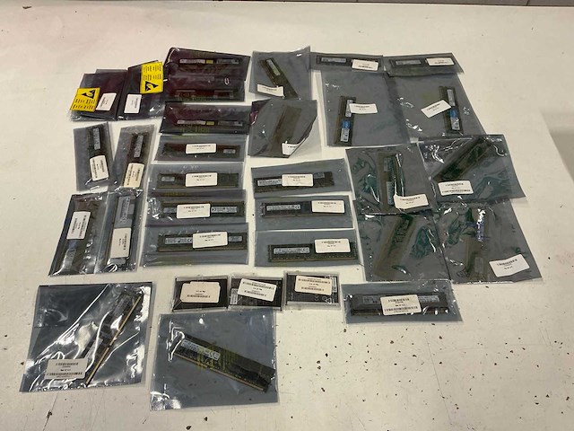 Partij diverse geheugen items (32x) - afbeelding 1 van  17