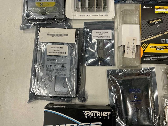 Partij diverse geheugen kaarten/harde schijven/etc (26x) - afbeelding 3 van  8