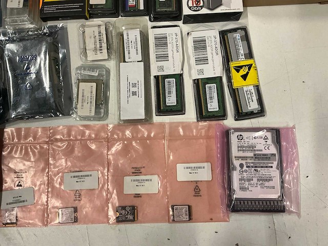 Partij diverse geheugen kaarten/harde schijven/etc (26x) - afbeelding 4 van  8