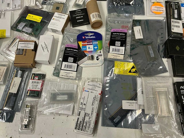 Partij diverse geheugenkaarten/overige ict items (75x) - afbeelding 2 van  13