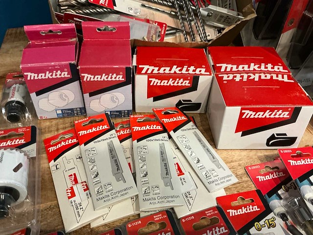 Partij diverse gereedschap makita - afbeelding 38 van  49