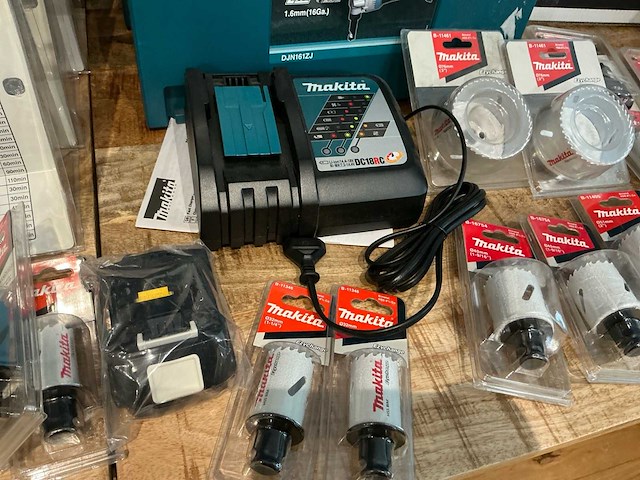 Partij diverse gereedschap makita - afbeelding 48 van  49