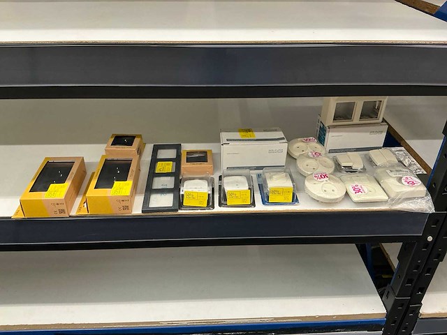 Partij diverse gira/jung/berker/overige contactdozen/shakelmateriaal (17x) - afbeelding 1 van  1