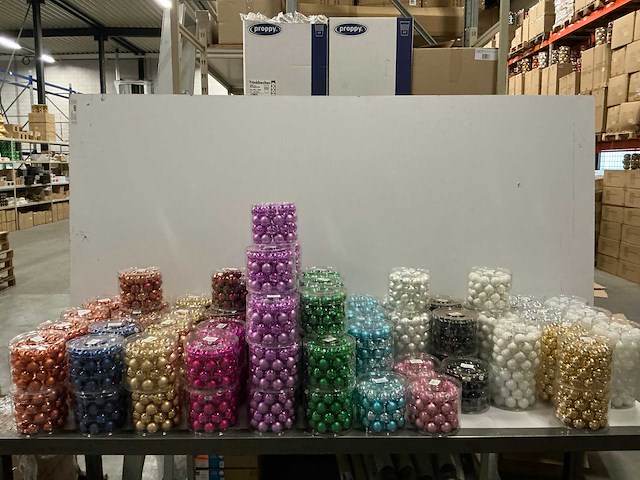 Partij diverse glassballs 40mm 36pcs/per tube (101 tubes) - afbeelding 1 van  19