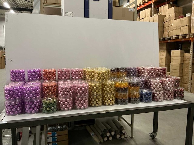Partij diverse glazen kerstballen 40mm 36/tube (92 tubes) - afbeelding 1 van  12