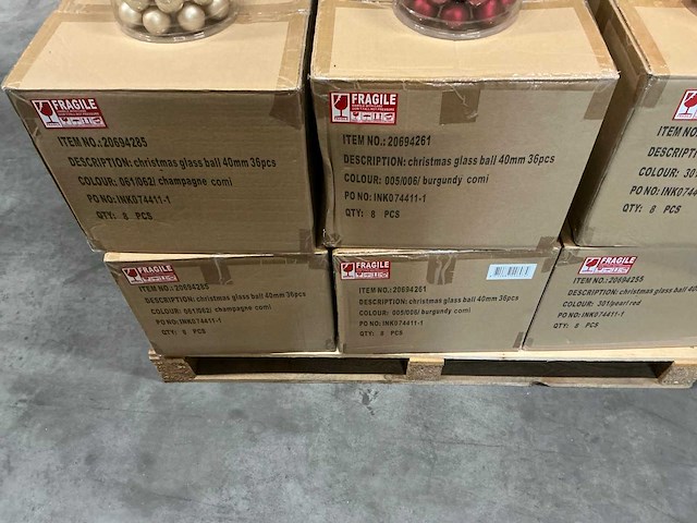 Partij diverse glazen kerstballen 40mm 36/tube (96x) - afbeelding 10 van  15