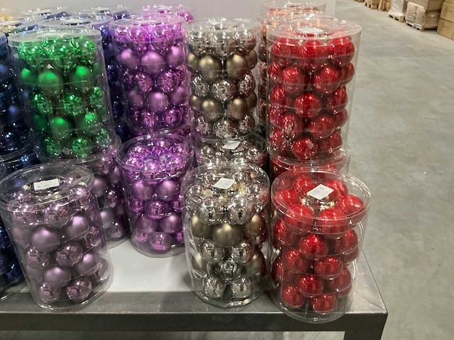 Partij diverse glazen kerstballen 60mm 30/tube (82 tubes) - afbeelding 11 van  22