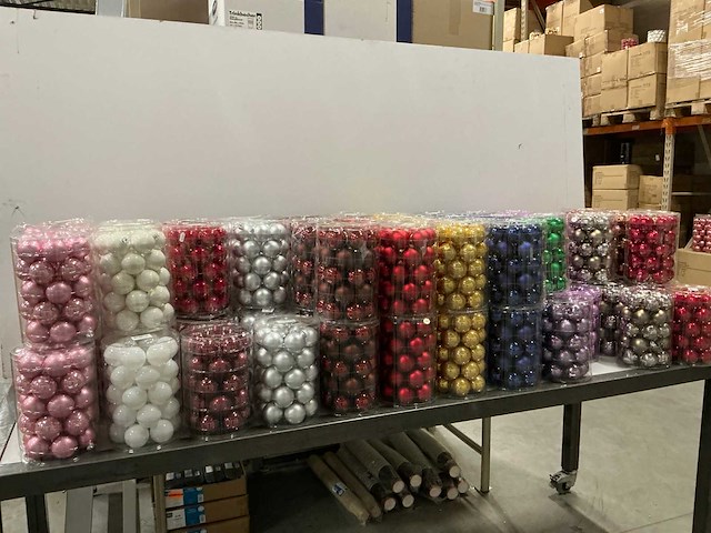 Partij diverse glazen kerstballen 60mm 30/tube (82 tubes) - afbeelding 1 van  22