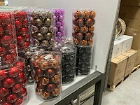 Partij diverse glazen kerstballen 60mm 30/tube (82 tubes) - afbeelding 14 van  22
