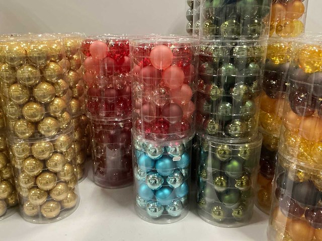 Partij diverse glazen kerstballen 60mm 30/tube (82 tubes) - afbeelding 3 van  17